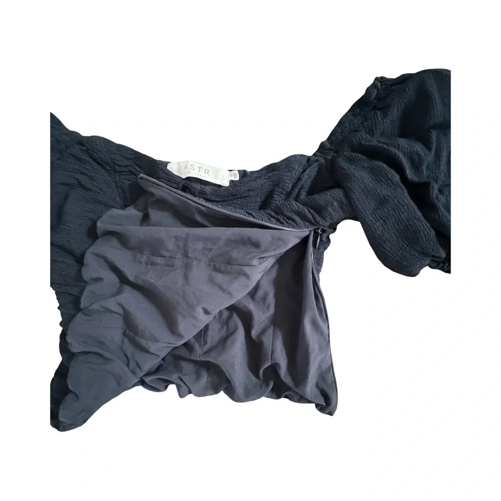 ASTR Off-Shoulder Top